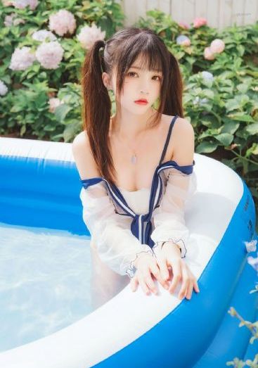 一对浑圆的胸乳被揉捏小说