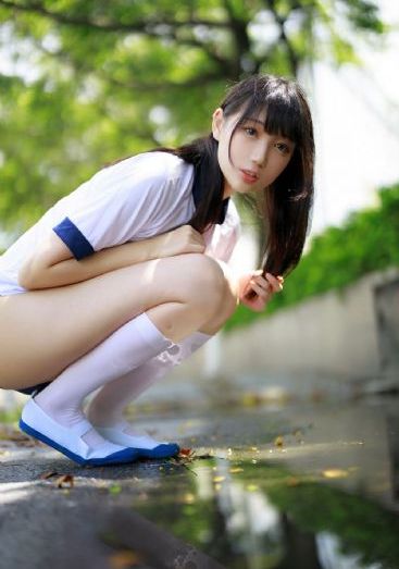 老板一边开会一边摸秘书